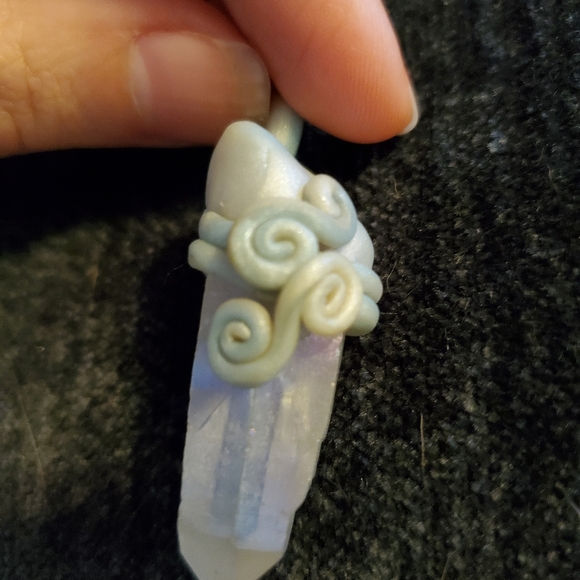 Aura quartz pendant. - Picture 4 of 5